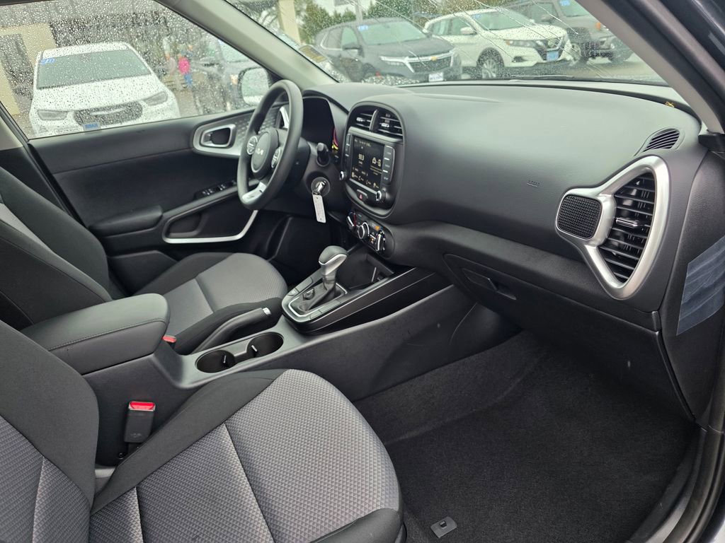 Used 2025 Kia Soul LX image 22