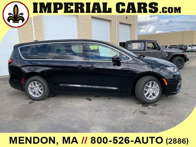 New 2026 Chrysler Pacifica Select image 14