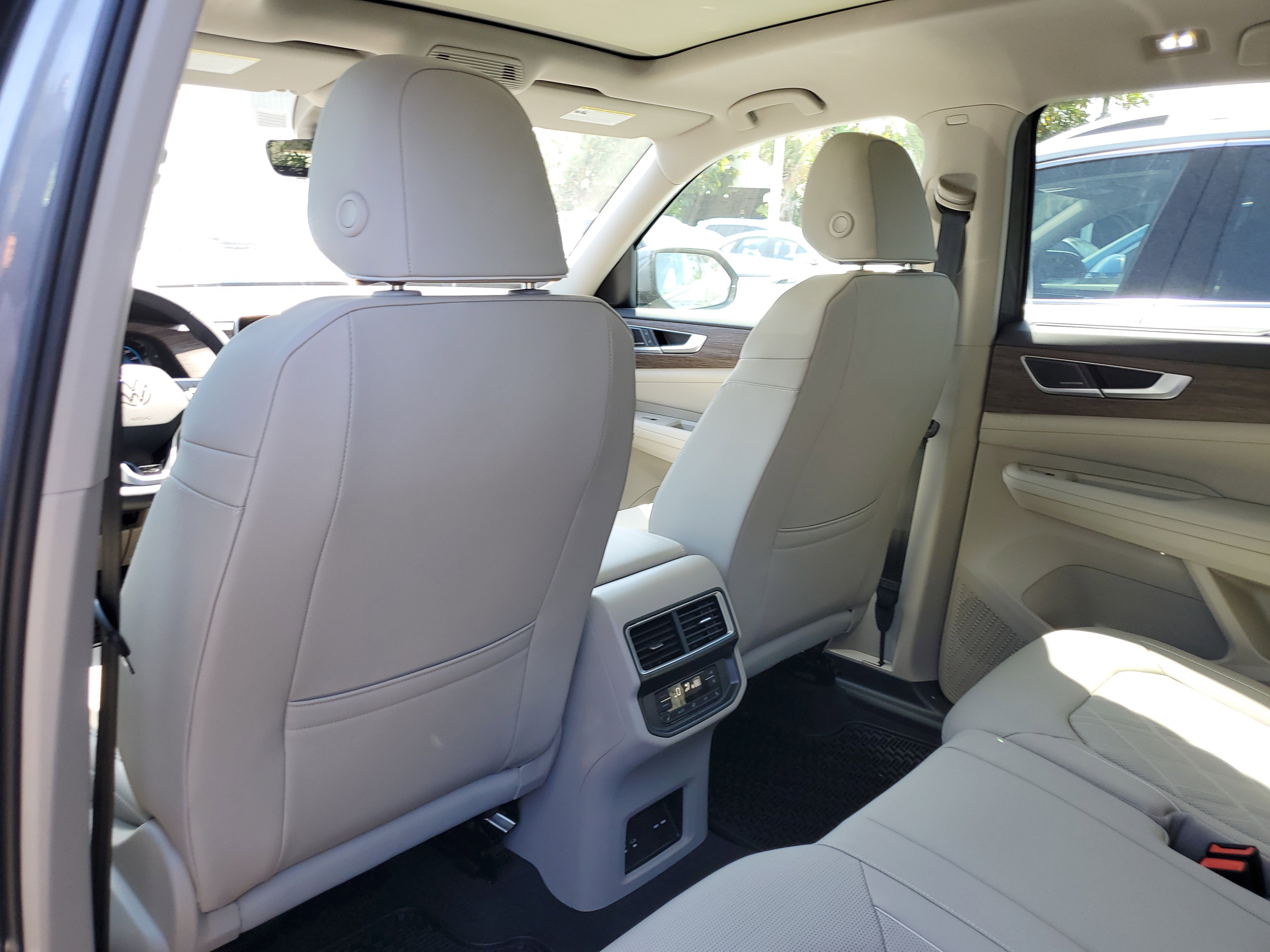 New 2025 Volkswagen Atlas SEL Premium R-Line image 9