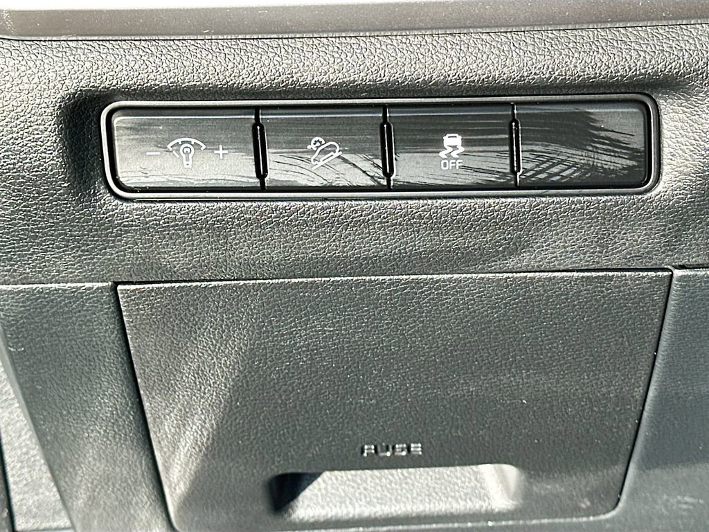 Certified 2025 Kia Telluride LX image 10