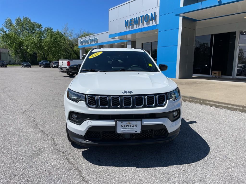 Used 2025 Jeep Compass Latitude image 2