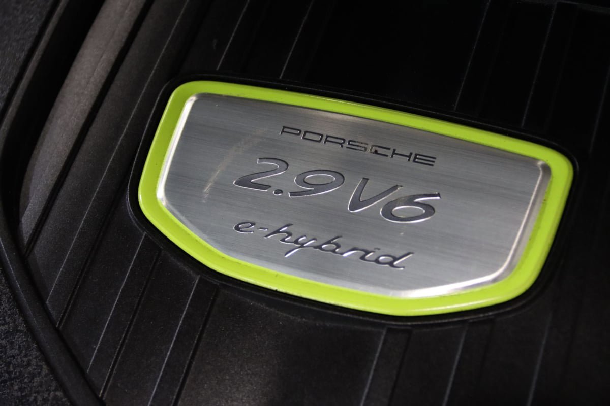 Used 2018 Porsche Panamera 4 image 28