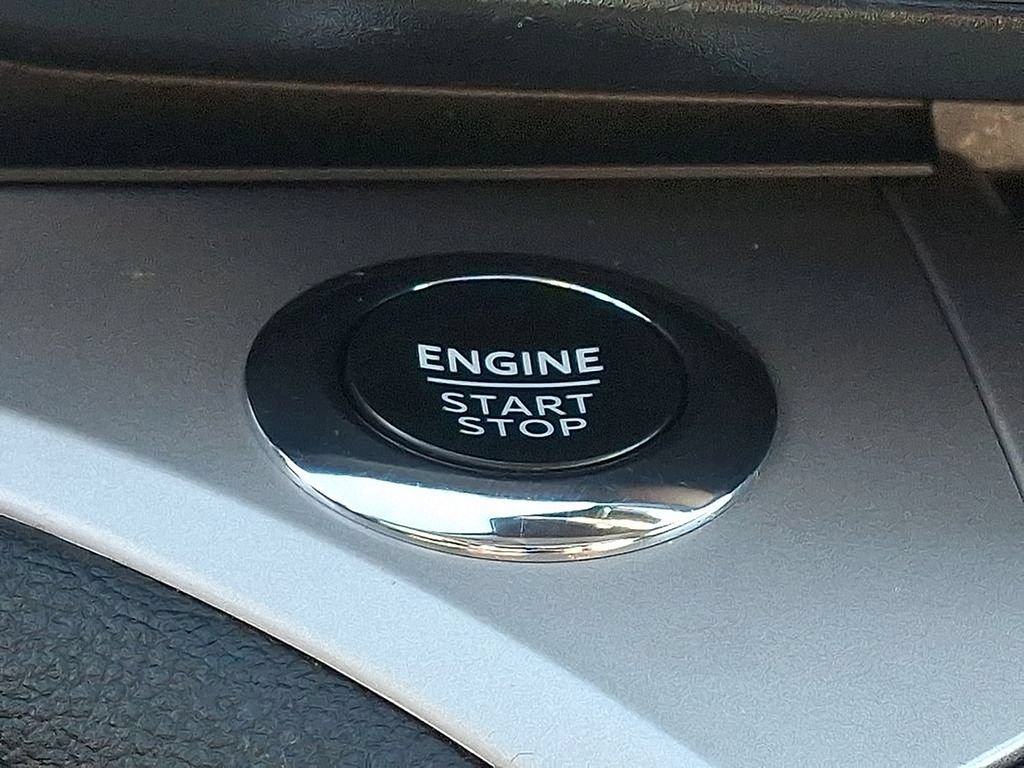 Used 2023 Ford Explorer XLT w/ Equipment Group 202A AWD/4WD image 26