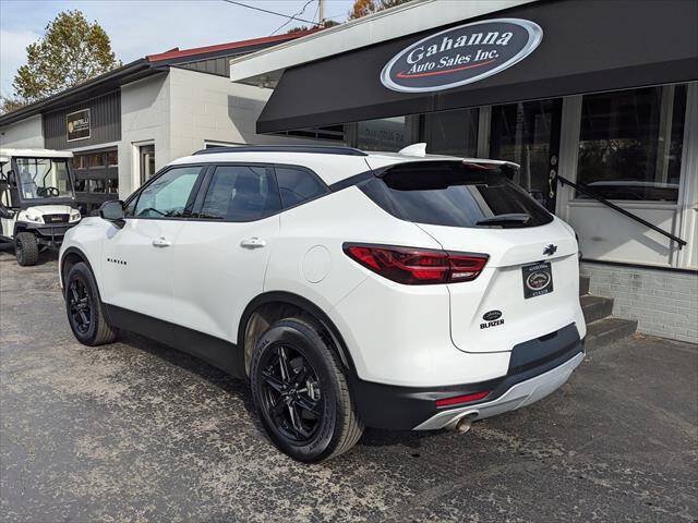 Used 2025 Chevrolet Blazer LT w/ Convenience Package FWD image 3