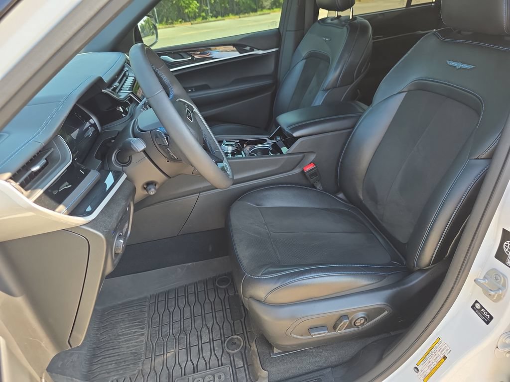 Used 2022 Jeep Grand Cherokee Trailhawk w/ Luxury Tech Group III AWD/4WD image 11