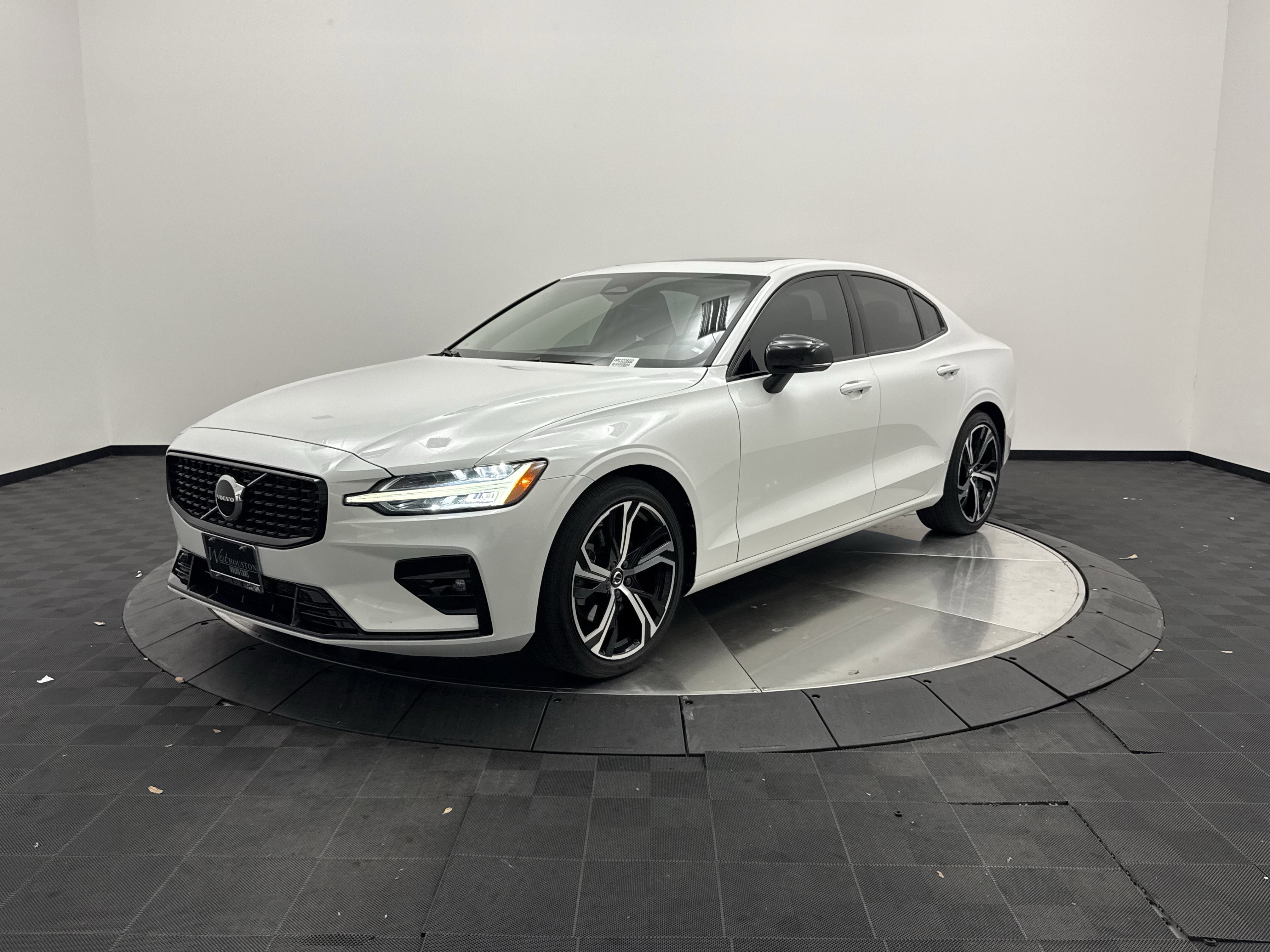 Used 2024 Volvo S60 B5 Core AWD/4WD image 3