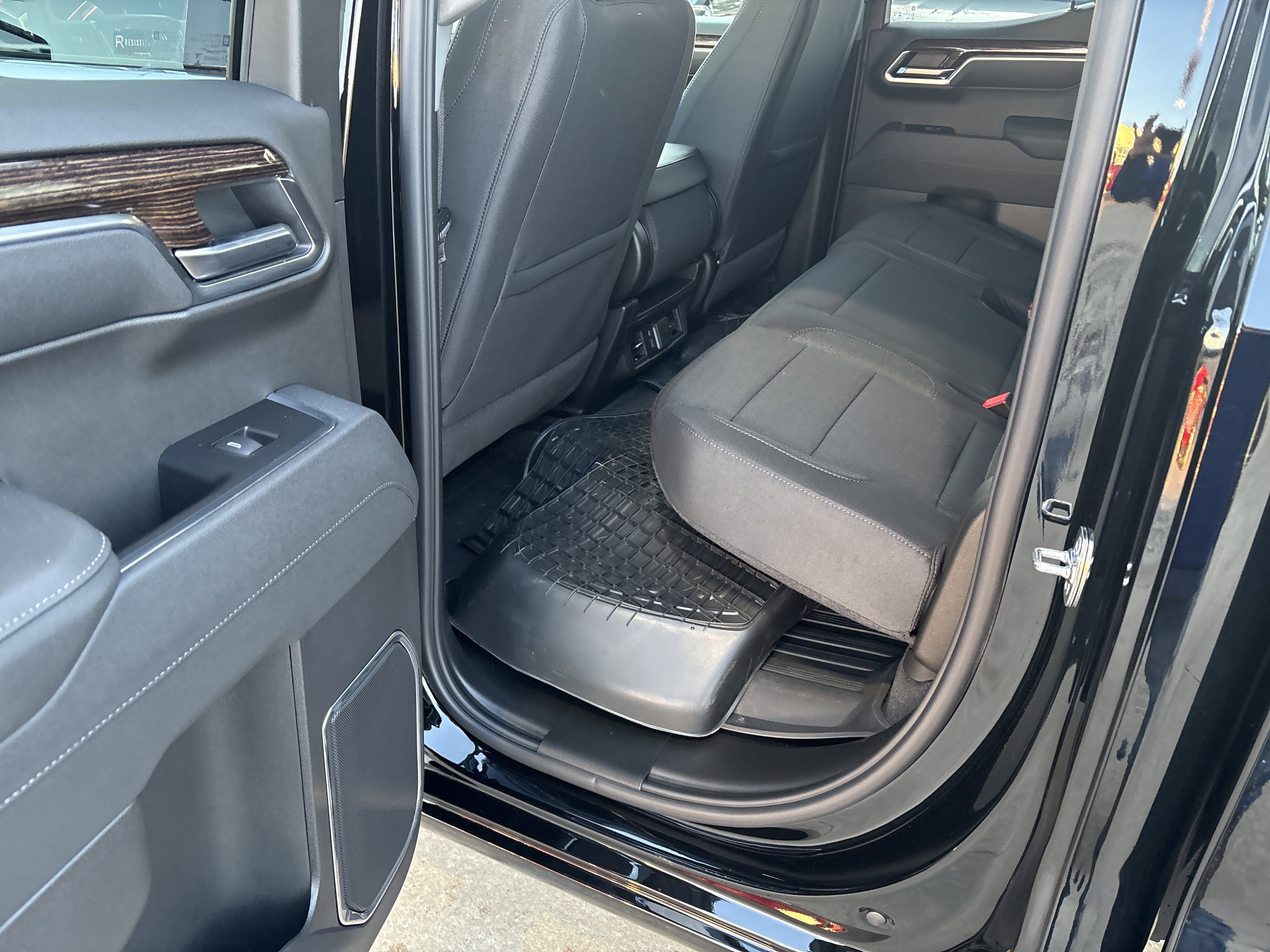 New 2026 GMC Sierra 1500 SLE image 14