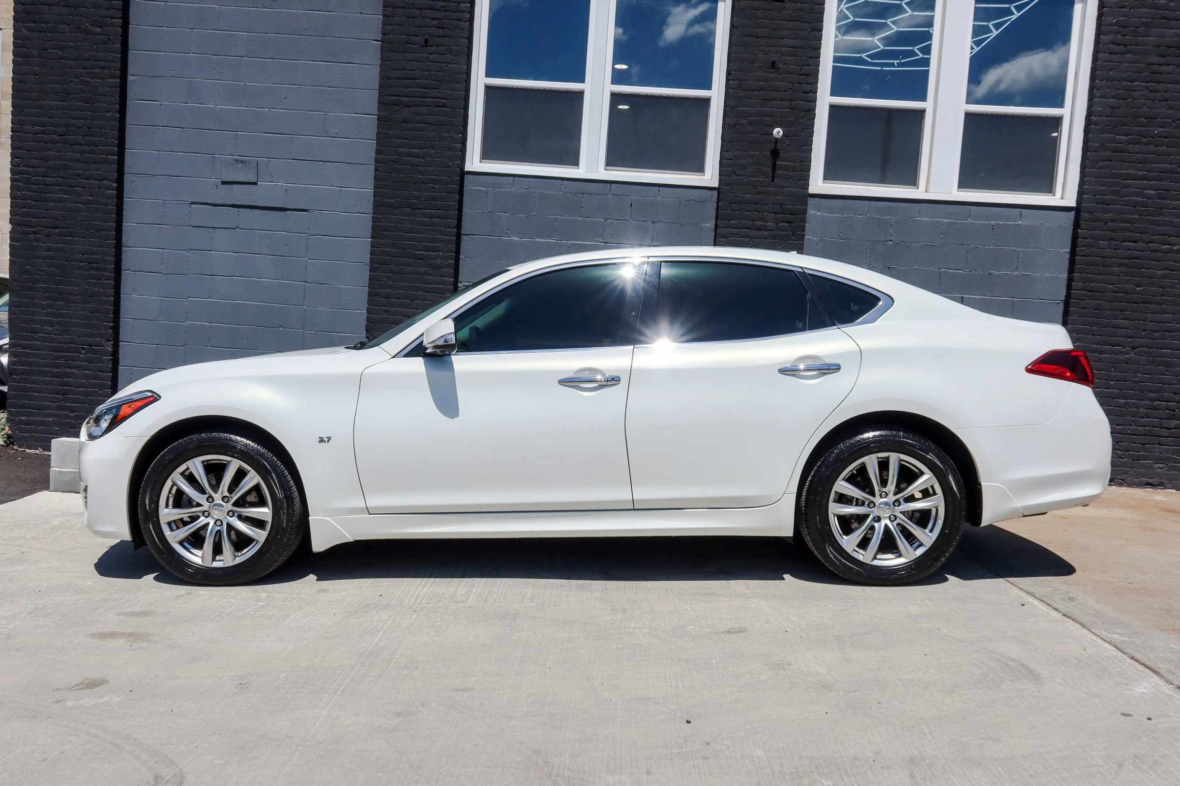 Used 2015 INFINITI Q70 3.7 AWD/4WD image 5