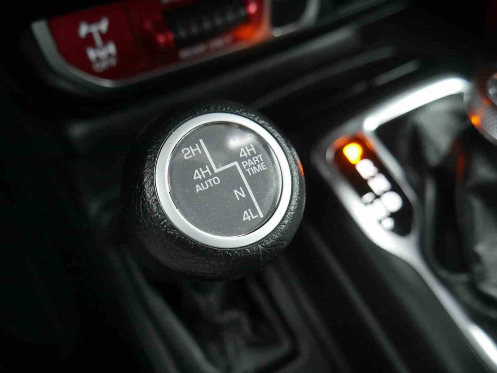 Used 2024 Jeep Wrangler Unlimited image 34