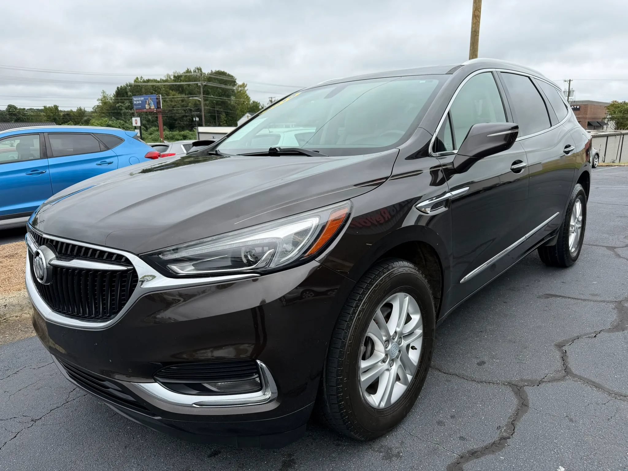 Used 2019 Buick Enclave Essence AWD/4WD image 3