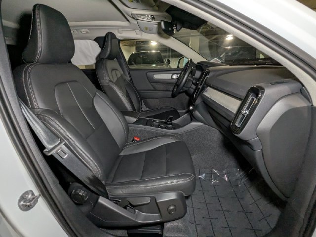 New 2025 Volvo XC40 B5 Core w/ Protection Package Premier AWD/4WD image 30