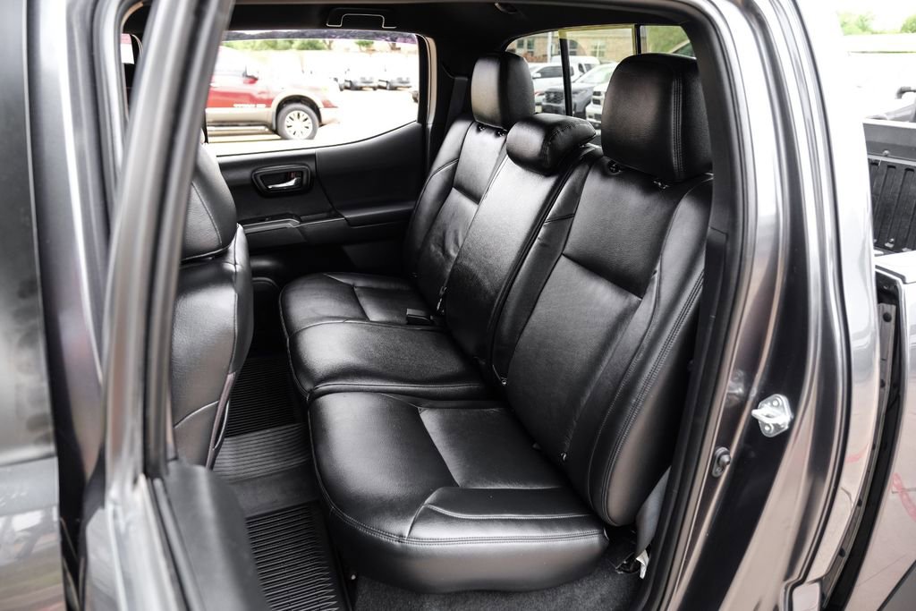 Used 2021 Toyota Tacoma TRD Off-Road AWD/4WD image 38