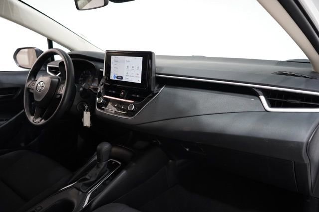 Used 2025 Toyota Corolla LE image 18