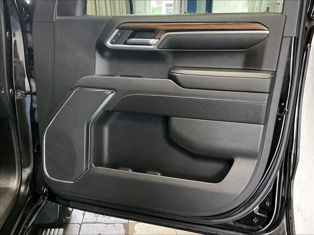 Used 2023 Chevrolet Silverado 1500 LT AWD/4WD image 12