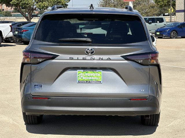 Used 2026 Toyota Sienna XLE FWD image 4