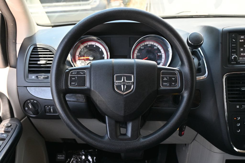 Used 2019 Dodge Grand Caravan SE w/ UConnect Hands-Free Group FWD image 12