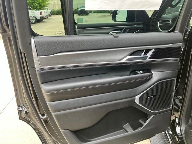 New 2026 Jeep Grand Wagoneer Limited w/ Convenience Group I AWD/4WD image 22
