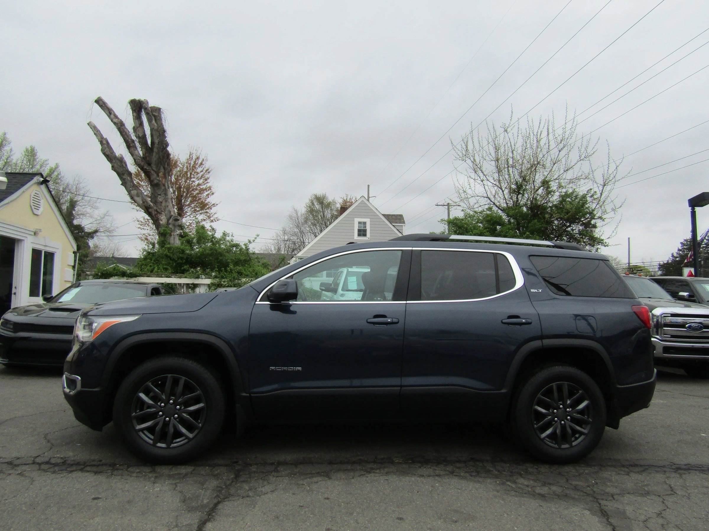 Used 2018 GMC Acadia SLT AWD/4WD image 4
