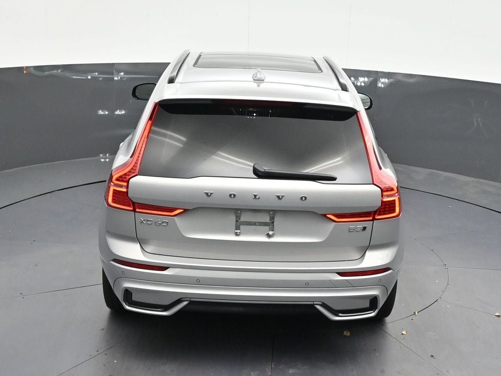 Certified 2024 Volvo XC60 B5 Plus w/ Climate Package AWD/4WD image 18