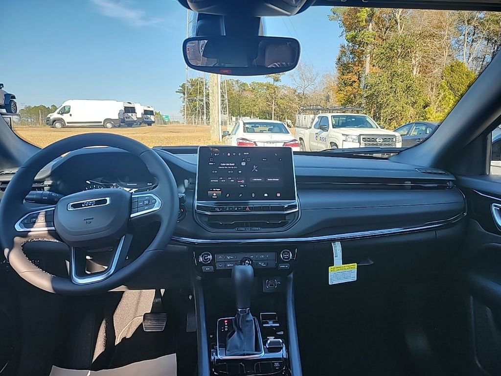 New 2026 Jeep Compass Latitude image 2