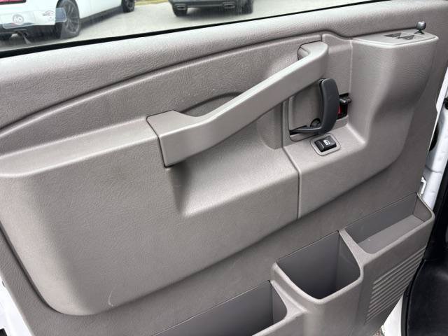 Used 2022 Chevrolet Express 2500 w/ Driver Convenience Package RWD image 7