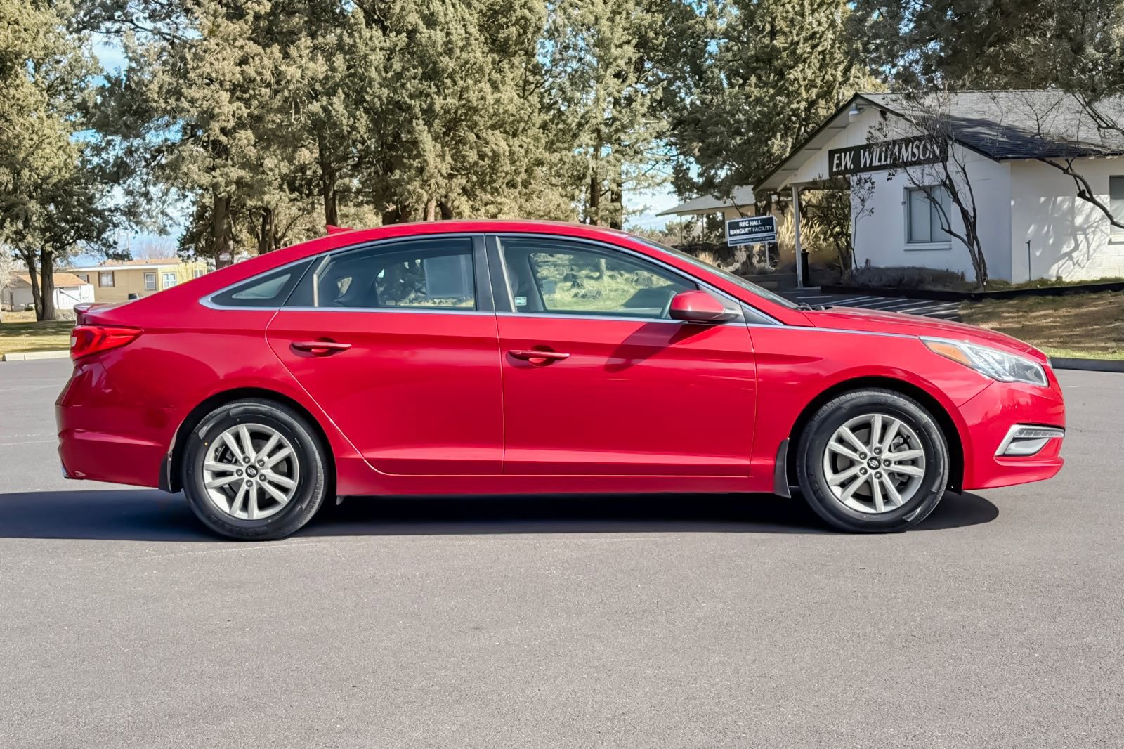 Used 2015 Hyundai Sonata SE w/ Option Group 02 video 3