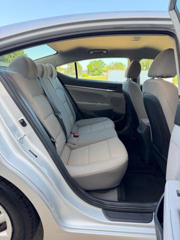 Used 2019 Hyundai Elantra SE FWD image 13