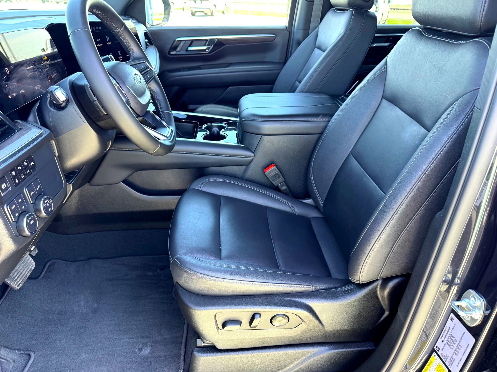 Used 2025 Chevrolet Tahoe Z71 image 13