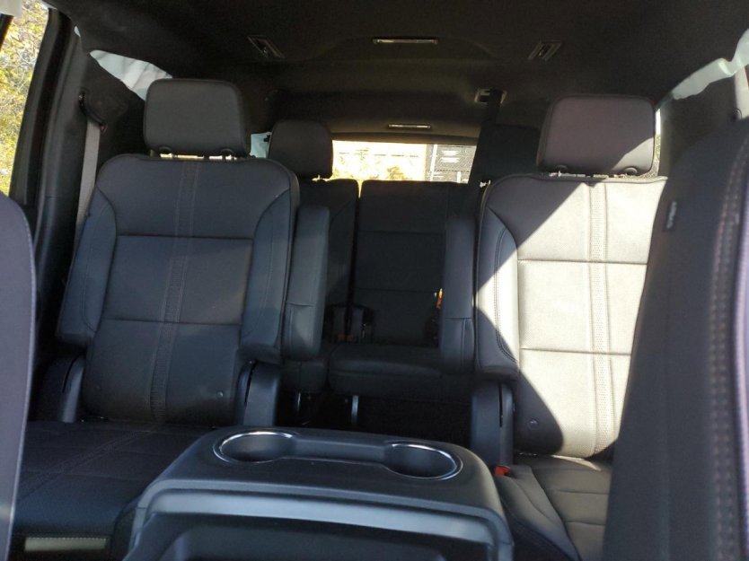 Used 2025 Chevrolet Suburban High Country image 7