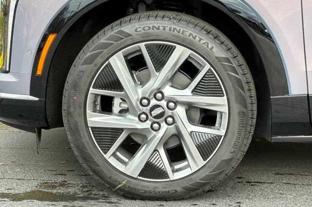 New 2026 Cadillac Optiq Luxury 1 image 25