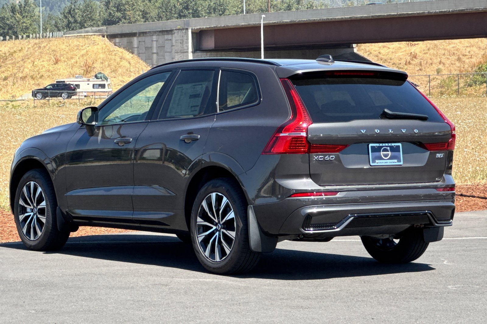 New 2025 Volvo XC60 B5 Core w/ Protection Package Premier image 5