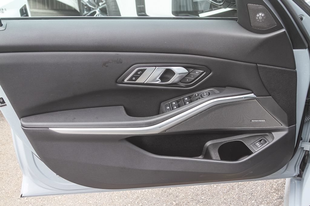 Used 2023 BMW M340i RWD image 17