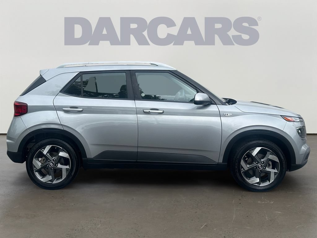 Used 2025 Hyundai Venue SEL FWD image 8