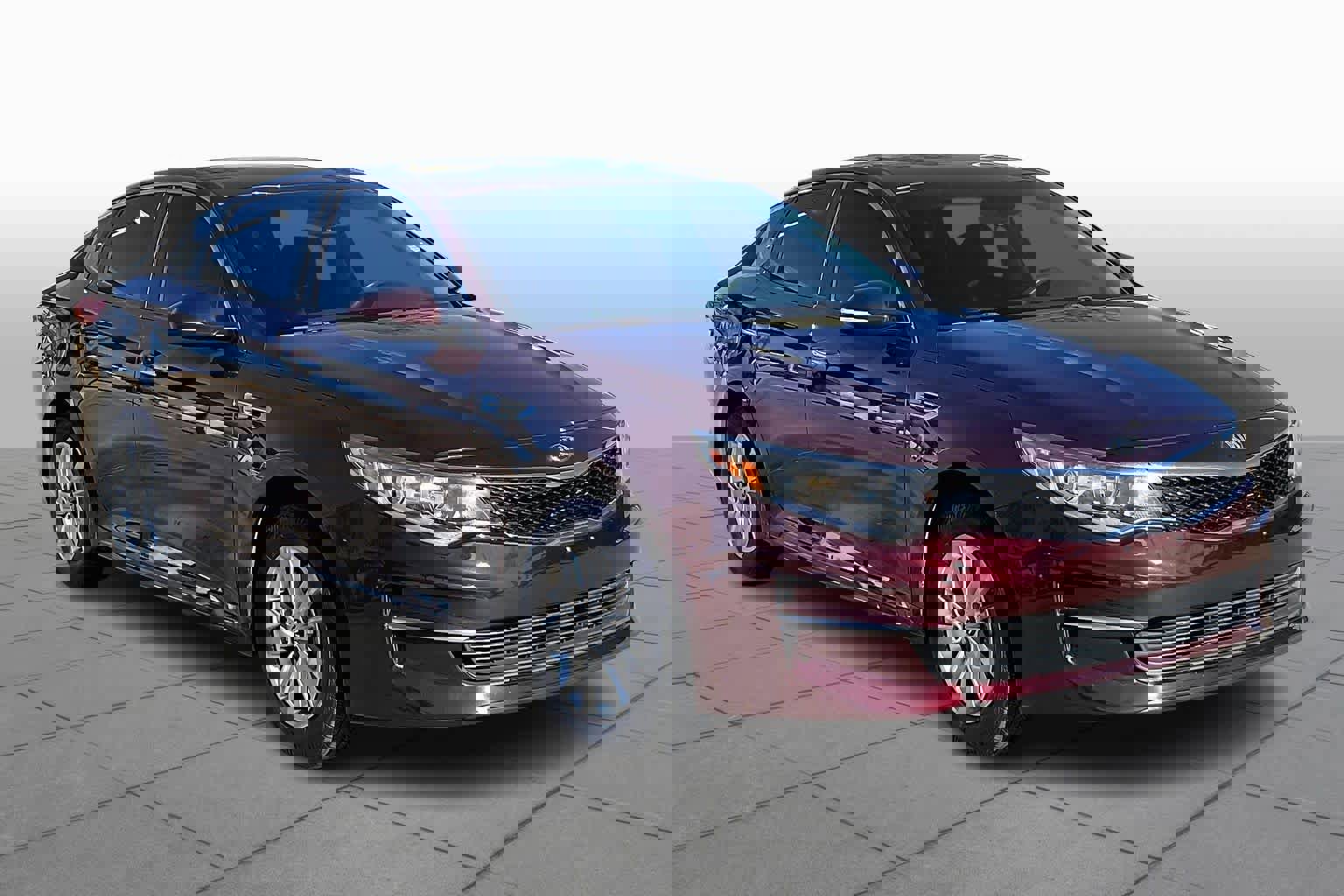 Used 2018 Kia Optima LX image 2