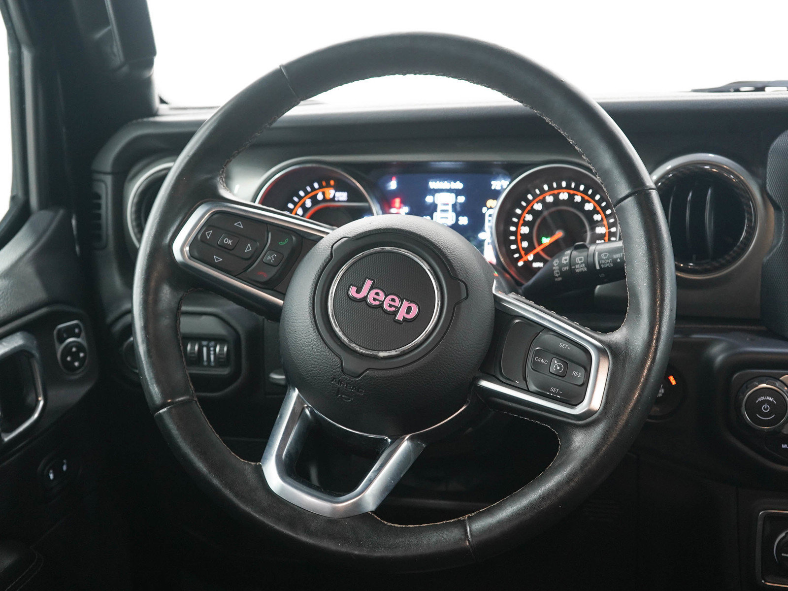 Used 2019 Jeep Wrangler Unlimited Sahara w/ Uconnect 4C Nav & Sound Group AWD/4WD image 16