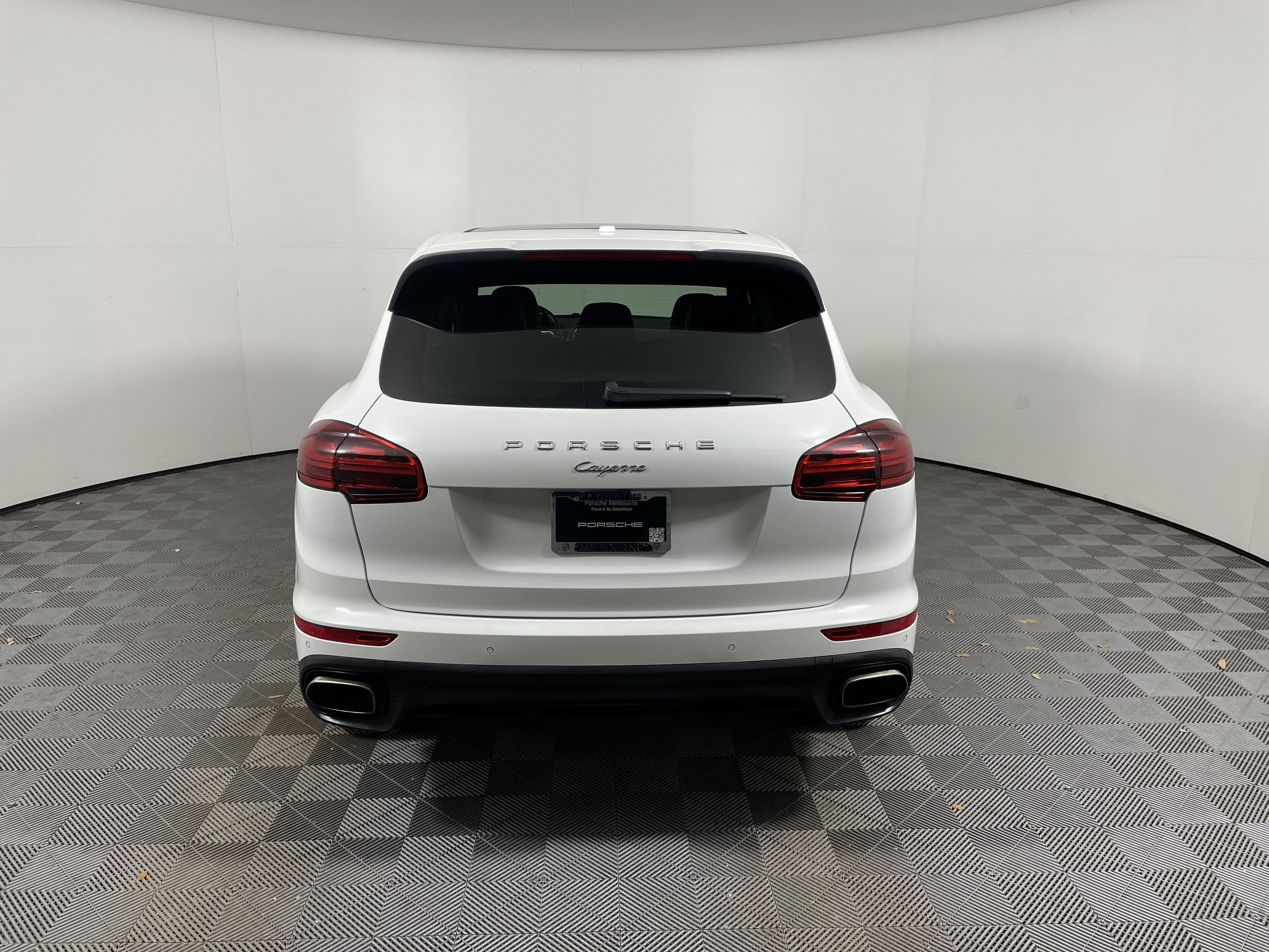 Certified 2018 Porsche Cayenne Platinum Edition image 6