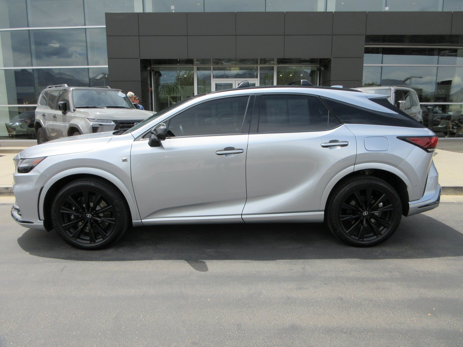 Used 2024 Lexus RX 500h F Sport w/ Convenience Package AWD/4WD image 4