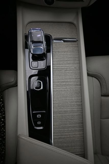 Used 2023 Volvo XC60 B5 Ultimate w/ Climate Package image 11