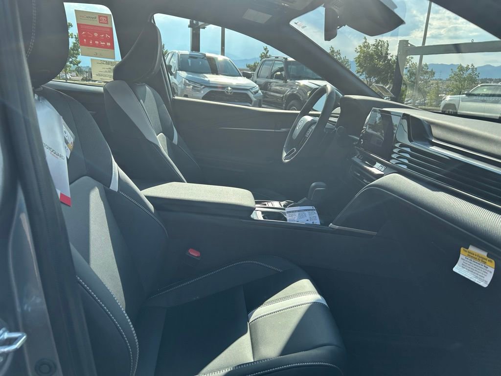 Used 2025 Toyota Camry SE image 31