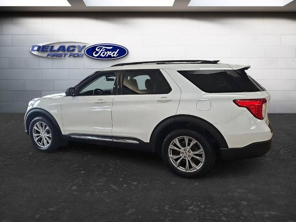 Used 2020 Ford Explorer XLT w/ Equipment Group 202A AWD/4WD image 3