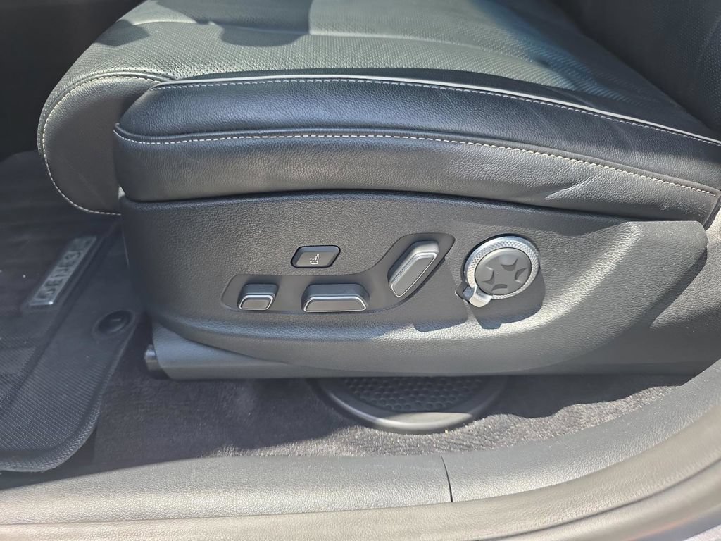 Used 2022 Genesis GV80 2.5T w/ Prestige Package 04 AWD/4WD image 10