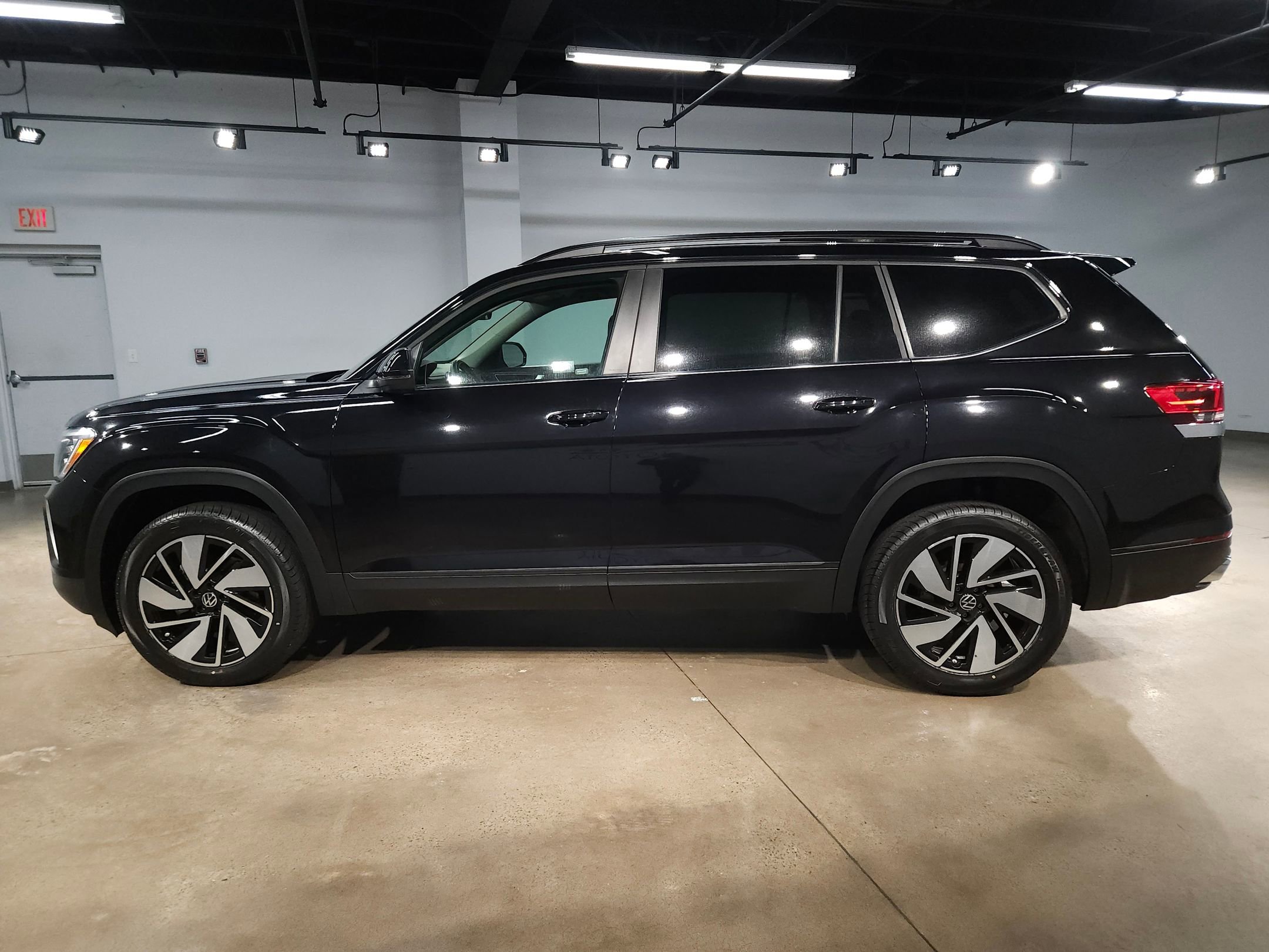 Used 2024 Volkswagen Atlas SE image 4