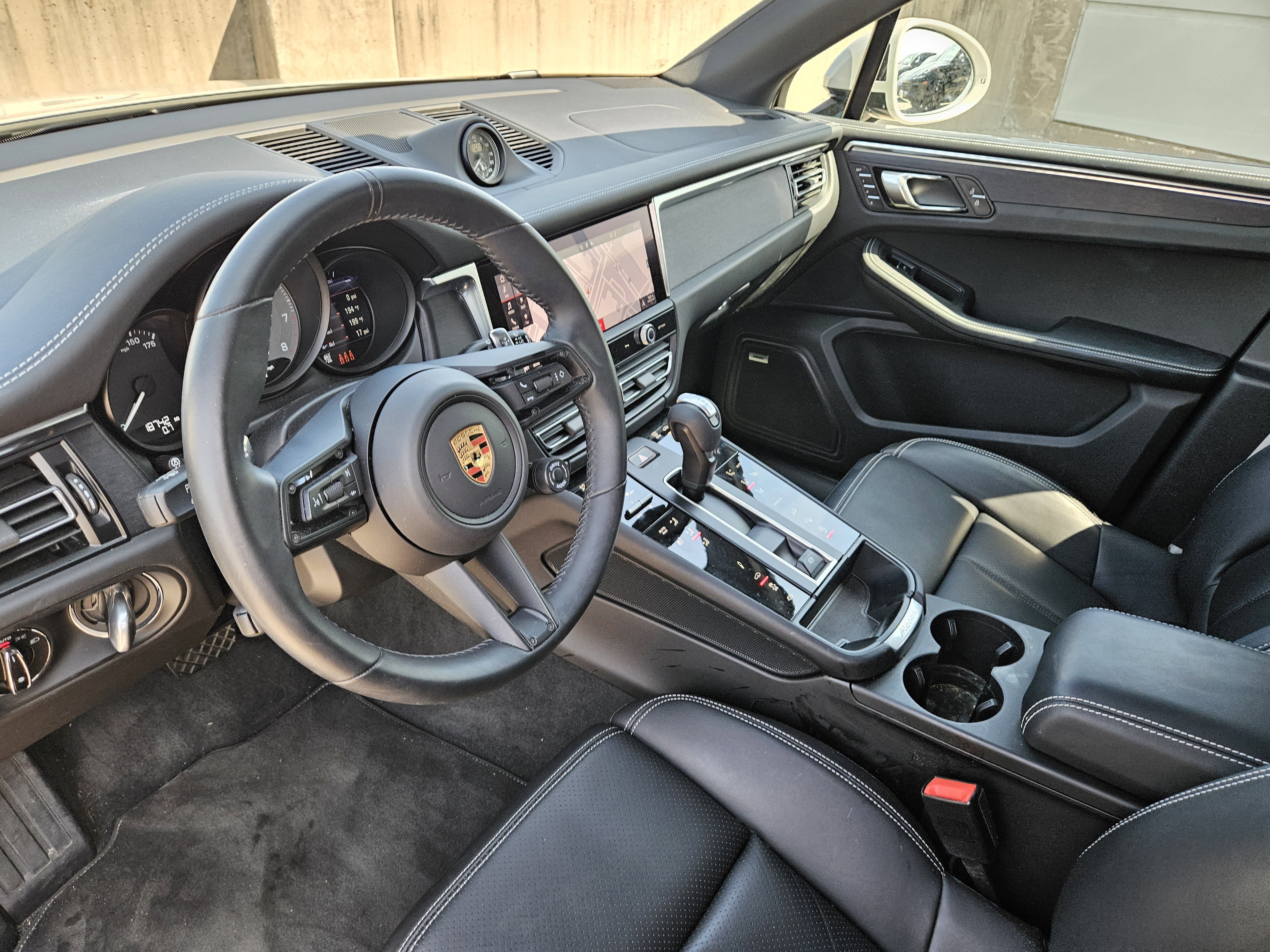Certified 2024 Porsche Macan GTS image 4