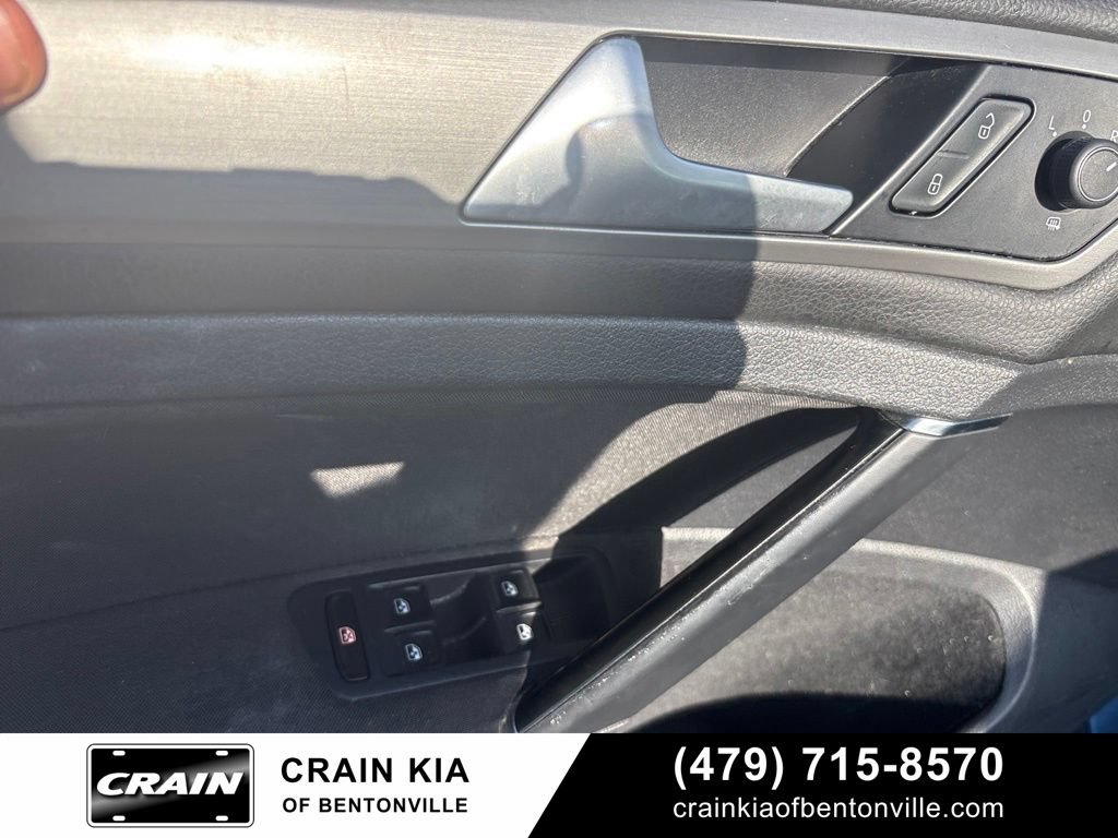 Used 2016 Volkswagen Golf S FWD image 9
