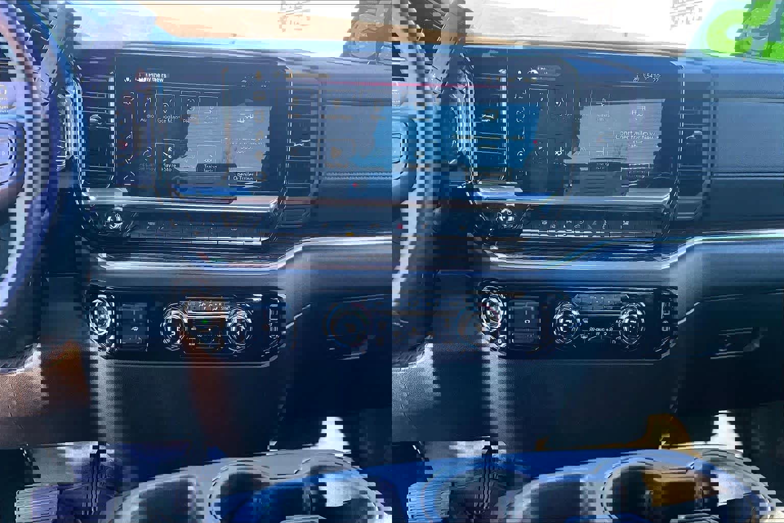 Used 2025 GMC Sierra 2500 SLE image 25