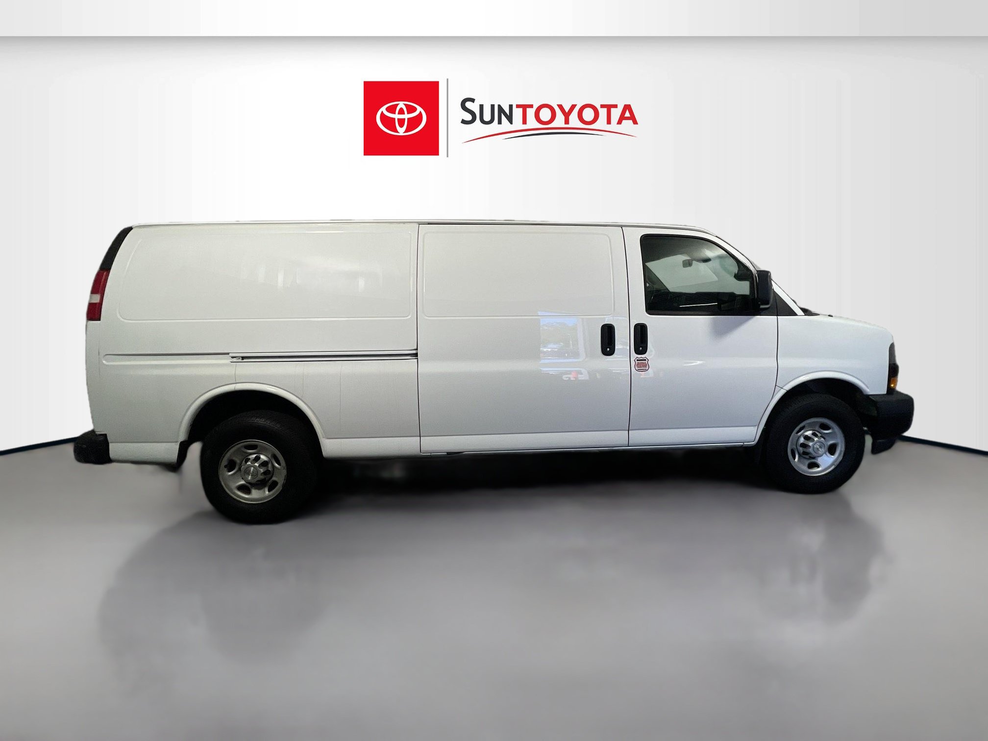 Used 2020 Chevrolet Express 3500 Extended w/ Driver Convenience Package RWD image 2