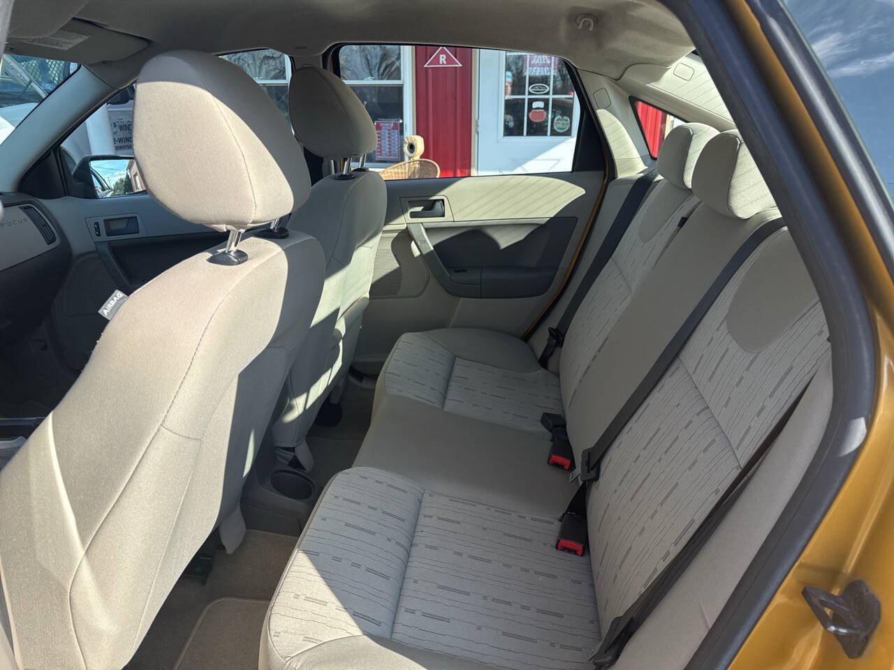 Used 2009 Ford Focus SE FWD image 9