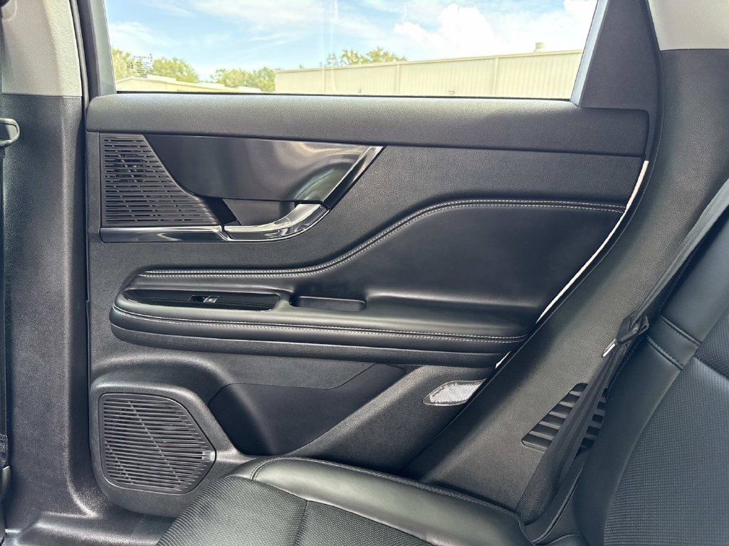 Used 2022 Lincoln Corsair AWD w/ Premium Package image 15