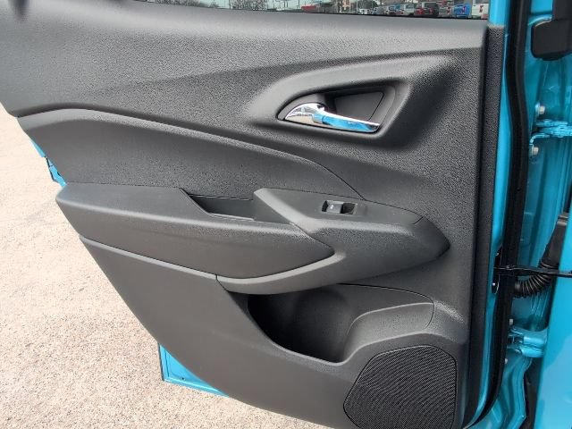 New 2026 Chevrolet Trax RS w/ Sunroof Package FWD image 8
