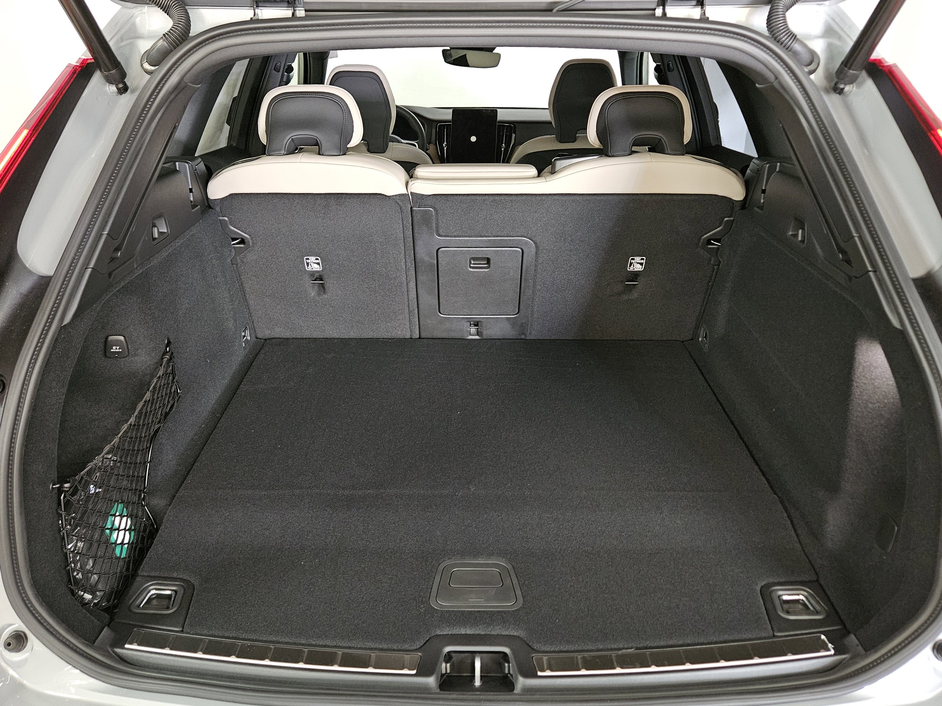 New 2026 Volvo XC60 T8 Plus w/ Protection Package Premier image 18
